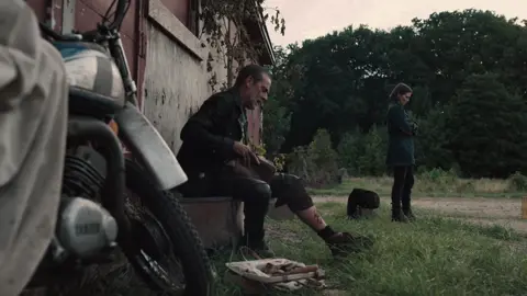 شفت شقد ! #jeffreydeanmorgan #نيغن 