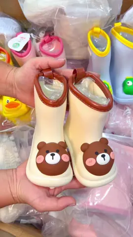 Las boticas oara tu bebé mas hermosas, cómodas y livianas✨ Contáctanos vía WhatsApp 📱dando click en el link de nuestro perfil Hacemos envíos a todo Colombia 🇨🇴  #tiktok #viral #fypシ #maternidad #mamaprimeriza #magicbabycol #botasparabebe #botas #crocs  