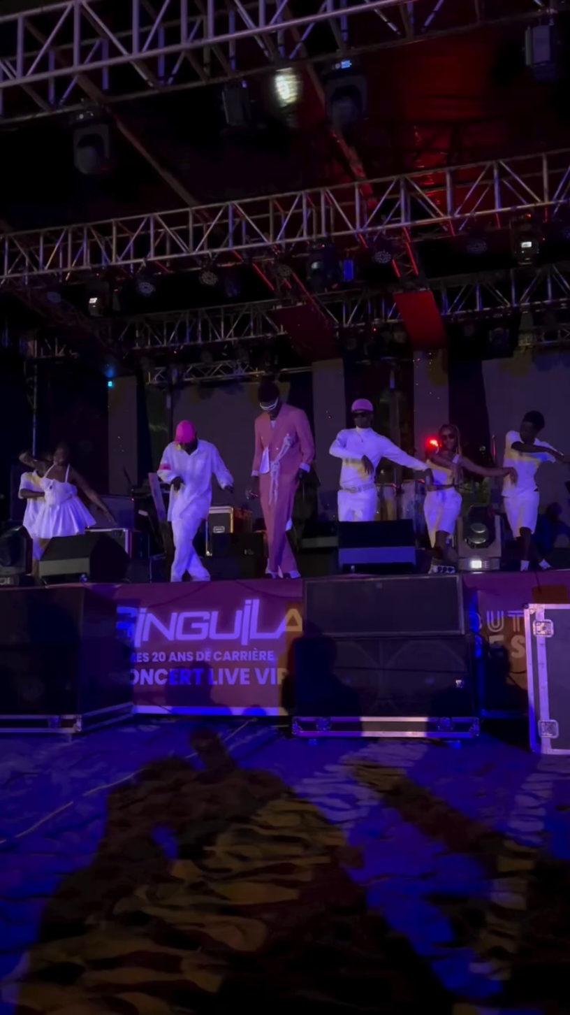 #Axel Merryl au concert de #Singuila à #Cotonou  ©Folone Senou/ Instagram  #cotonou229🇧🇯 #benin🇧🇯 #benintiktok🇧🇯 #axelmerryl #pourtoi #cotedivoire🇨🇮 