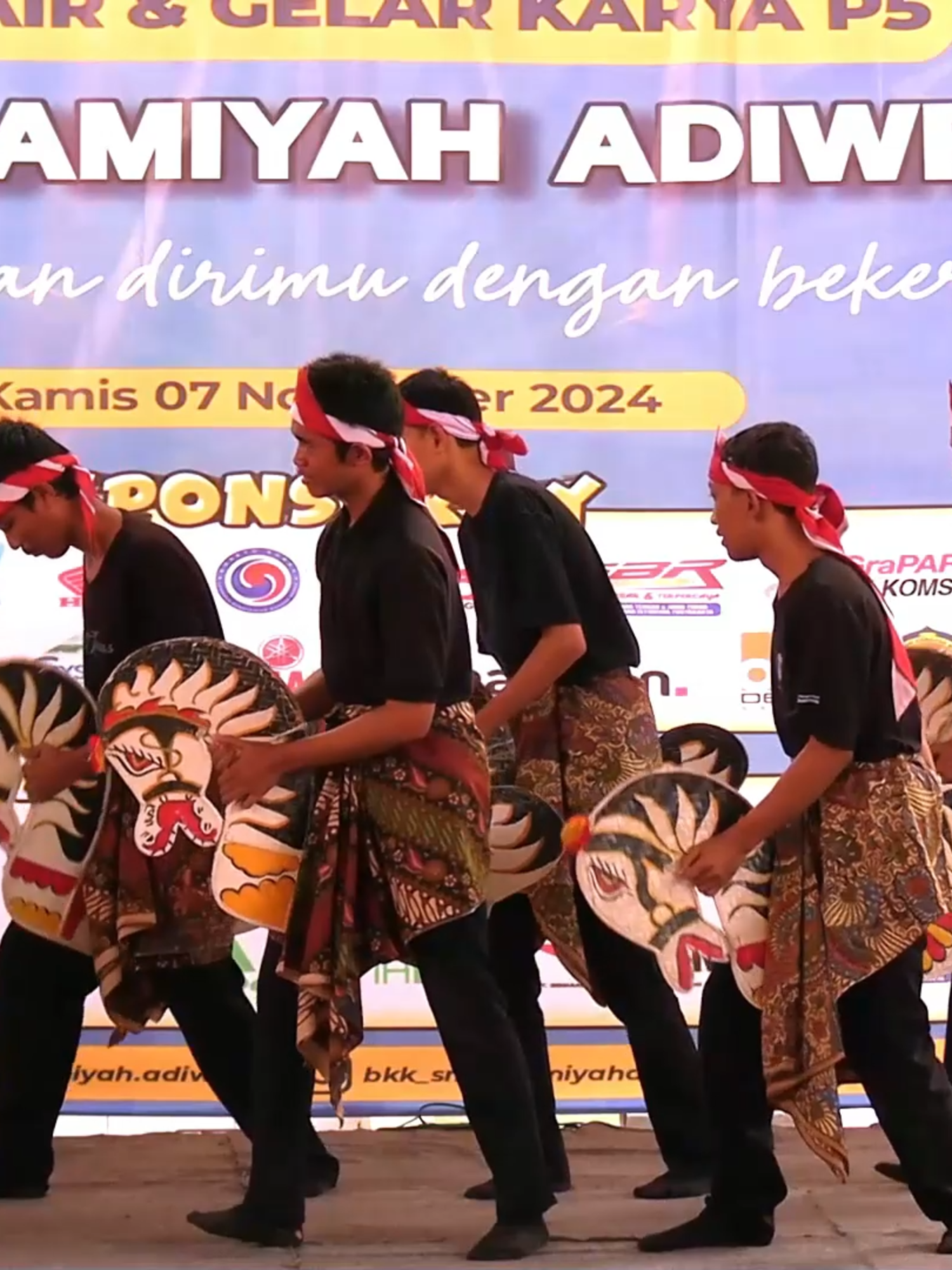 TARI KUDA LUMPING KELAS XI TSM 1 - GELAR KARYA P5 DAN JOB FAIR 2024 SMK ISLAMIYAH ADIWERNA KAMIS, 7 NOVEMBER 2024 #tari #tarikudalumping #kudalumping #xitsm1 #gelarkaryap5 #smkislamiyahadiwerna #tegal #kabupatentegal