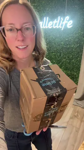 #Inverted #mysterybox #palletlife #unclaimedmail 