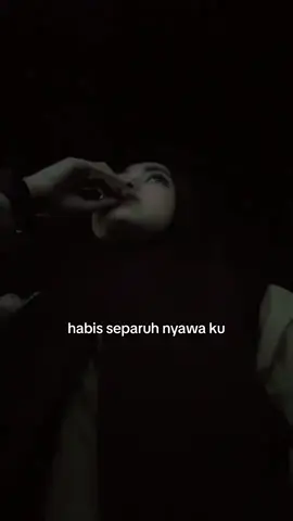 Kebiasaan selalu menggigit jari ketika berusaha menahan air mata! Sedikit sesak😔. #fyp #fypシ #sad 