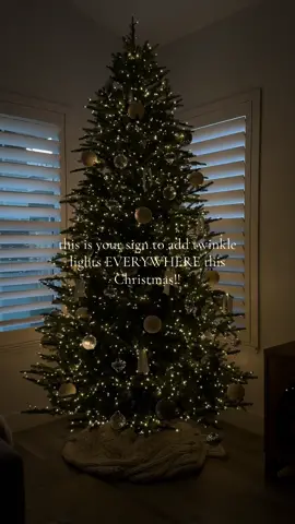 the more twinkle lights, THE BETTER!! ✨ #christmas #christmasdecor #cozyathome #christmastree 
