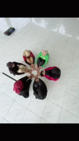 Sunday morning flow with yogis @ cluster Jade #yoga #yogaflow #yogalover #yogis #asanawithsyl #yogateacher #yogateacherdepok #yogateacherpamulang #guruyoga #guruyogadepok #guruyogapamulang #yogaemakemak #yogadikomplek #yogacorporate 