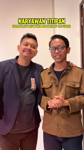 makasih ya @rezapsrb sudah mau di titipin haha izin kak @trisuakarealbanget lagunya di parodikan versi dunia kerja🙏 lagu asli : aku bukan jodohnya penyanyi : tri suaka sound : lana musical #kerja #fyp #keluarga 