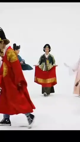 hyunjin dressed up as a pretty beautiful woman😘 #straykids #official #skz