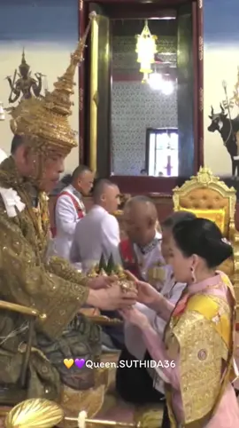 พรหมลิขิตนั้นกำหนดมาจากฟากฟ้า ลิขิตไว้แล้วว่าทั้งคู่จะเคียงข้างและครองรักกันเสมอไป  กาลเวลานั้นได้พิสูจน์รักของสองพระองค์แล้ว 💛💜🙏🏻✨💐 #ในหลวงพระราชินี #ในหลวงรัชกาลที่10  #พระราชินีสุทิดา #queensuthida  #ทรงพระเจริญ ##ทรงพระเจริญยิ่งยืนนาน 