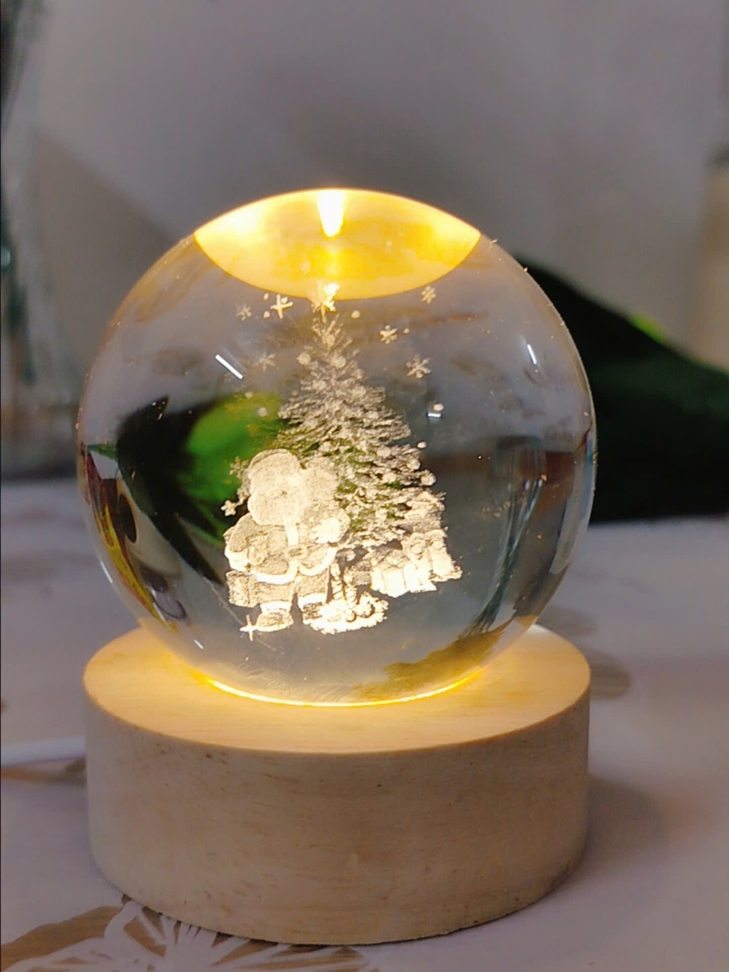 Không chỉ là đèn ngủ mà còn là món decor cực xinh cho mùa Giáng sinh! Quả cầu pha lê ông già Noel sẽ thắp sáng không gian thêm lung linh, ấm cúng như trong truyện cổ tích.  Hãy mang không khí Noel vào phòng ngủ ngay nào!!! 🌲🌲❄️❄️☃️⛄️🌲🌲 #denngu  #denquacauphale  #dentrangtri  #dentrangtrigiangsinh  #giangsinh #noel #merrychristmas  #xuhuongtiktok  #tiktokshop1111 