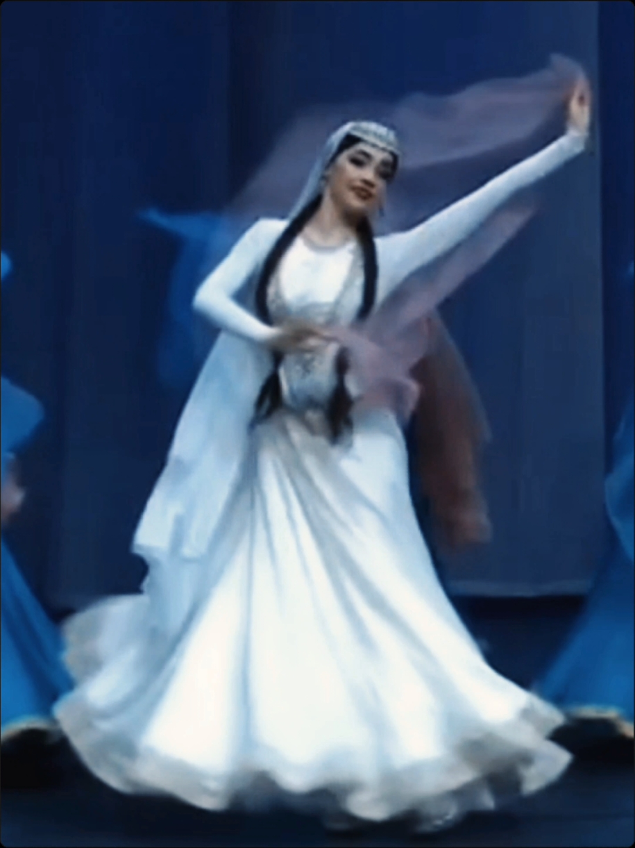 азербайджанский танец ❤️  @rah!da★🇦🇿 #🇦🇿 #танец #азербайджан #эдит #рек #azərbaycan #Azərbaycanrəqsi  #azerbaïdjan #pourtoi #azerbaijan #edit #azerbaijanidance #fyp 