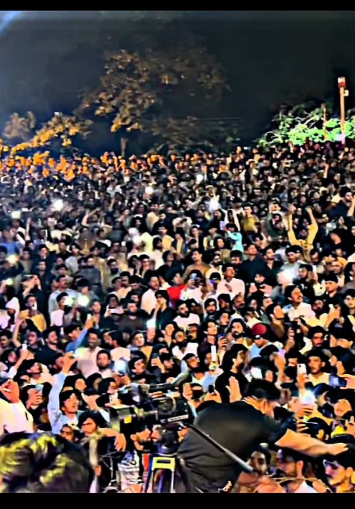 میوزک تو ایسا کہ دل جھوم جائیں. #grandbannunight2024 #tamancha_group😃 #bannunight2023islamabad #2023bannunight #grandbannunight2023 #fyp #tiktokpakistan #grandbannunightislamabad #islamabadian #fyp #djnight #foryoupage #bannuzai #TrendGhepTrang #jeem #jeemjamshaid @jeem_jamshaid.real @TiktokPakistanOfficial @Shah Farooq official 