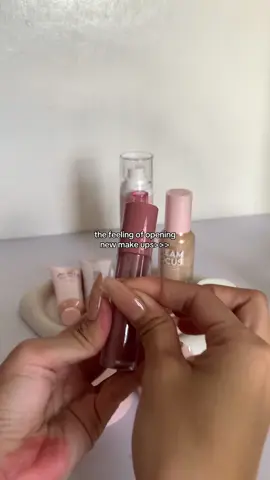 don't mind my hands mwehehe #newmakeup #newmakeupproduct #vicecosmetics #vicecosmeticsph 