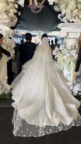 Khoảnh khắc mà mọi cô gái đều mong muốn 1 lần trong đời #renbridalstudio #cha #đámcưới #damcuoimientay #lecuoi 