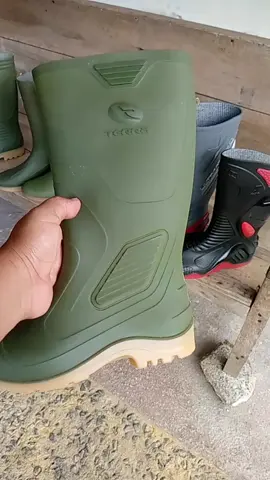 sepatu bot ap tera eco dengan bahan yg sangat lentur jadi nyaman di pake#sepatubots#sepatukaret#sepatucucigudang