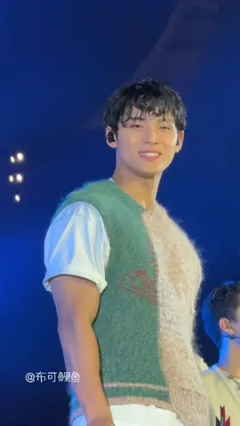 What with the kiss😫 what are we gyu shi ??? Stop feeding my delulu 😭 #mingyu 