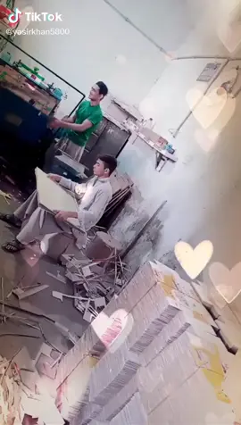 کراچی،میں۔دوستوں،کےساتھ،کام,کےدوران