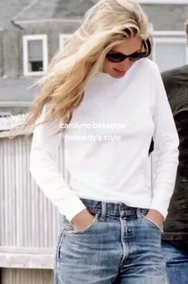 fashion icon #carolynbessettekennedy #fashion #outfit #fashionicon #cbk  #90sminimalism #fallfashion #coatseason #autumnoutfits #fyp #foryou #elegant #classy #quietluxury 