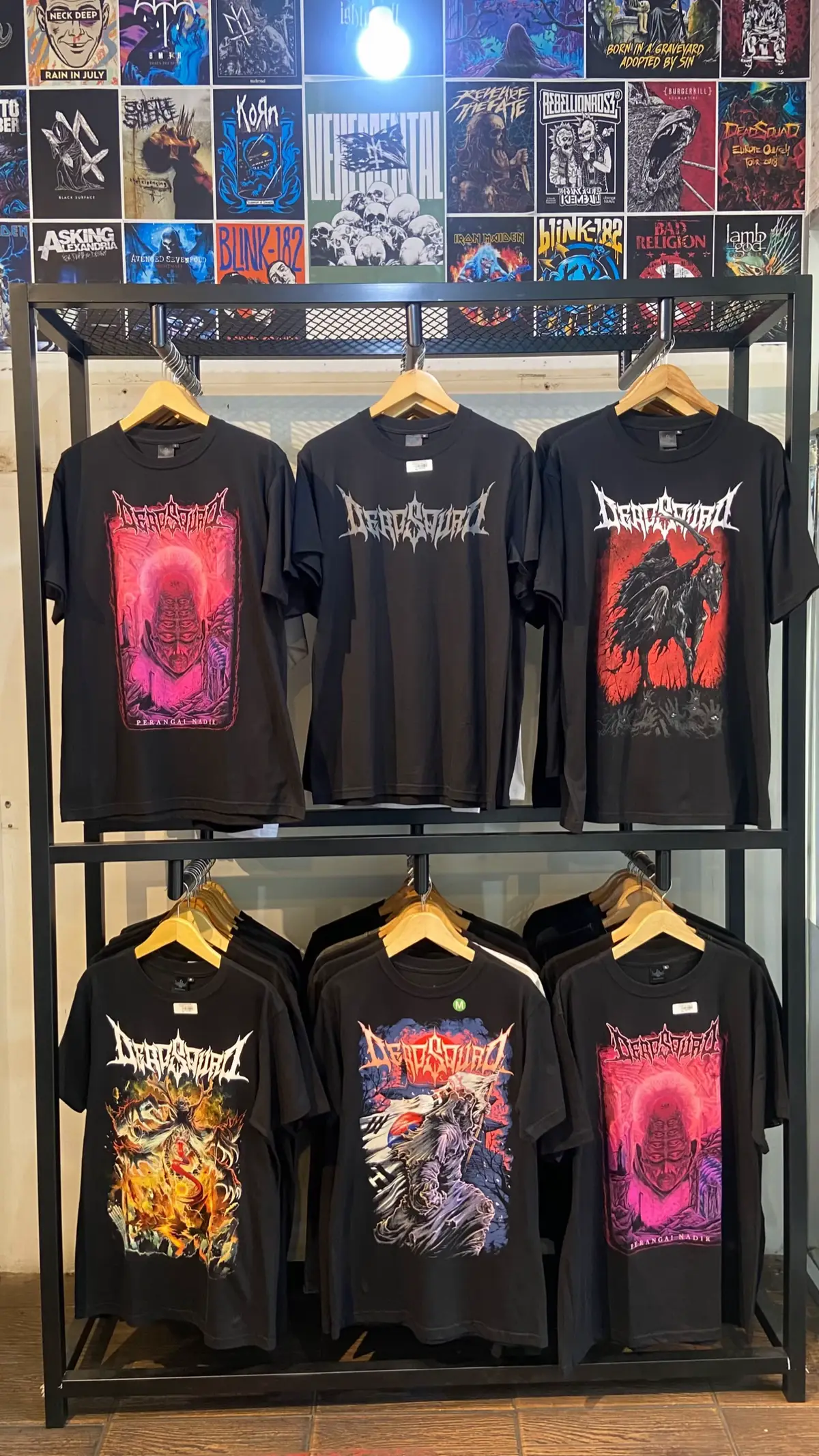 T-SHIRT DEAD SQUAD AVAILABLE IN STORE & ONLINE Size m-xxl #deadsquad #merchandiseband #exteriorstoresurabaya 