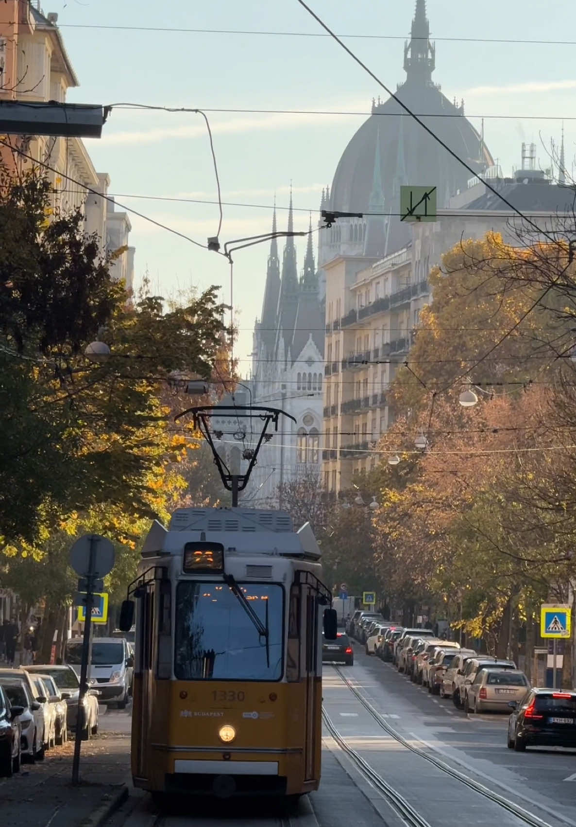 Budapest will always be my most favourite city ❤️🍂 The city I can luckily call my hometown 🥹 Budapest's beauty is endless, no matter which season it is, however I found it especially beautiful during autumn 🍂😍 Hope you'll like it as well!  #budapest #budapesthungary #autumn #budapestautumn #budapestguide #budapesttravel #budapesttips #budapesten #budapest🇭🇺 