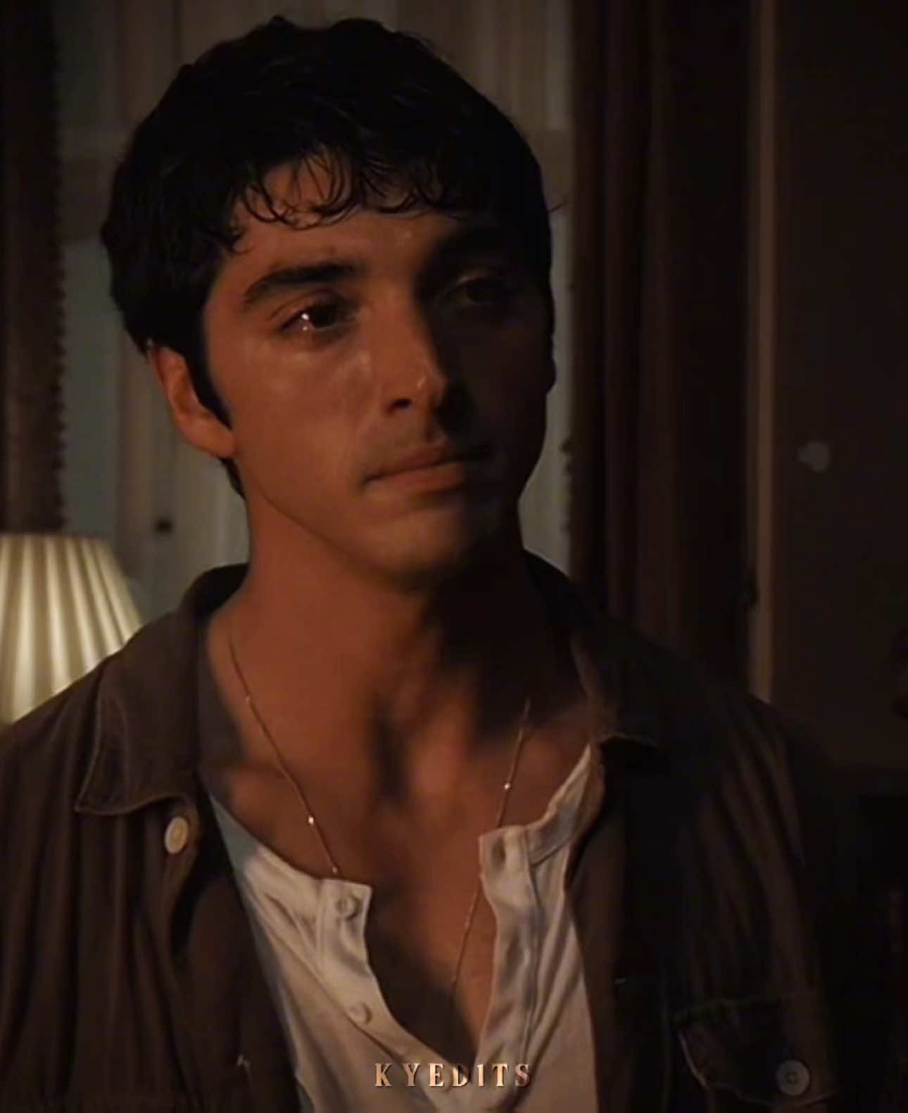 The way Henry was so scared to let Alex love him 🥺 #redwhiteandroyalblue #rwrb #rwrbmovie #firstprince #alexclaremontdiaz #princehenry #taylorzakharperez #nicholasgalitzine 