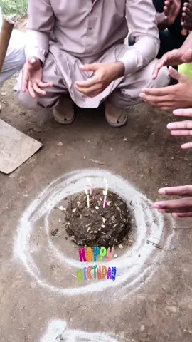 Dost b ajeb hai 2 pond ka cake le k aye or kha b nhi rahy#funnyvideo #capcut 