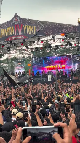 Terhalang oleh bendera😅  #jamda4yrkijogja #kaliurangyogyakarta #rxkingnusantara👑💨 #adella 