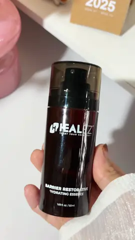 Replying to @Rosfeshen nah ! Patutlah viral , boleh kill bacteria dekat muka sekali dapat lembapkan skin tau 🤍 🥹 acne skin must try !  #healez #healezhydratingessence #hydratingtoner #bacteriakiller #barrierrestorative 