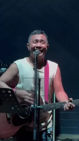 Ketika cinta seharusnya menjadi tempat yang aman dan nyaman, namun ketidakpercayaan selalu hadir di antara kita. Tanpa kepercayaan, hubungan hanya menjadi pertanyaan tanpa jawaban, langkah tanpa tujuan. Percayalah, kepercayaan adalah dasar dari setiap cinta yang sehat #nyongtimur #spotify #xyzabc #fyp #musikviral #musikhits #youtubemusic #youtube #mossi #sayang #kecewa 