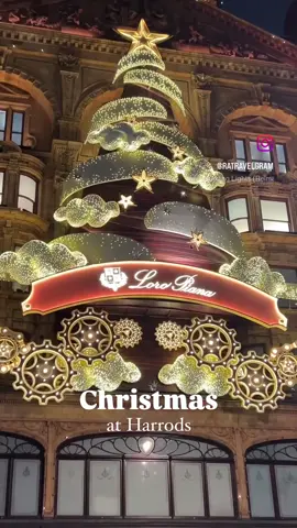 Best display so far #harrods #christmastiktok #christmasdecor #christmasdecorations #christmasinlondon #london #londontiktok #londonhotspots #loropiana 