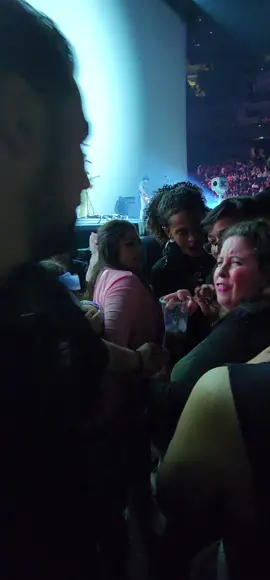 girly tried to sneak to the front of the pit without a single wristband on.... this was just before the girl behind us popped a squat and peed 😬 #sabrinacarpenter #declanmckenna #shortnsweet #shortnsweettour #sanfrancisco #chasecenter 