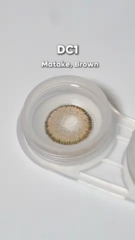 Lagi tak pikir-pikir, soflens @Dc1.Official seri Matake Brown ini lumayan terang ya warnanya. Kalo buat Arabian look cocok ga si?🤔 #softlens #dailysoftlens #softlensnyaman 