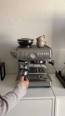 my kind of therapy ☕️💆🏻‍♀️❤️ . . . . . . #coffeelover #coffeeaddict #fyp #aesthetics #morningroutine #siebträgermaschine #kaffeemaschine #sagebaristaexpressimpress 