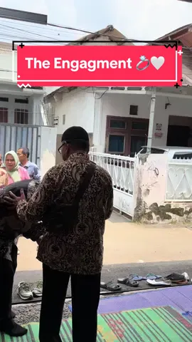 Allhamdulilah masyallah, 7 tahun bersama akhirnya bisa di tahap ini juga. Semoga kita selalu bersama sama dan bertahan selalu dalam keadaan susah dan senang bareng yaa!🥺 Dan juga aku berharap kita bisa ngelewatin hal hal kedepannya dan lancar sampai hari H nya. Selama 7 tahun, udah berapa kali kata maaf terucap, udah berapa kali sakit susah senang yg dirasakan. Intinya, semoga diberikan kelancaraan sm Allah dalam segala halnya. Terimakasih sekali lagi udh dateng kerumah bawa orang tua mu, dan kado terindah pas aku ulang tahun!Xixi 🤲🏻🥰🤗🫶🏻😍💞💍💐#masyallahtabarakallah #lamaranmoment #bismillah #fouryoupage #fyp #gaspol #engagement @cukiss 
