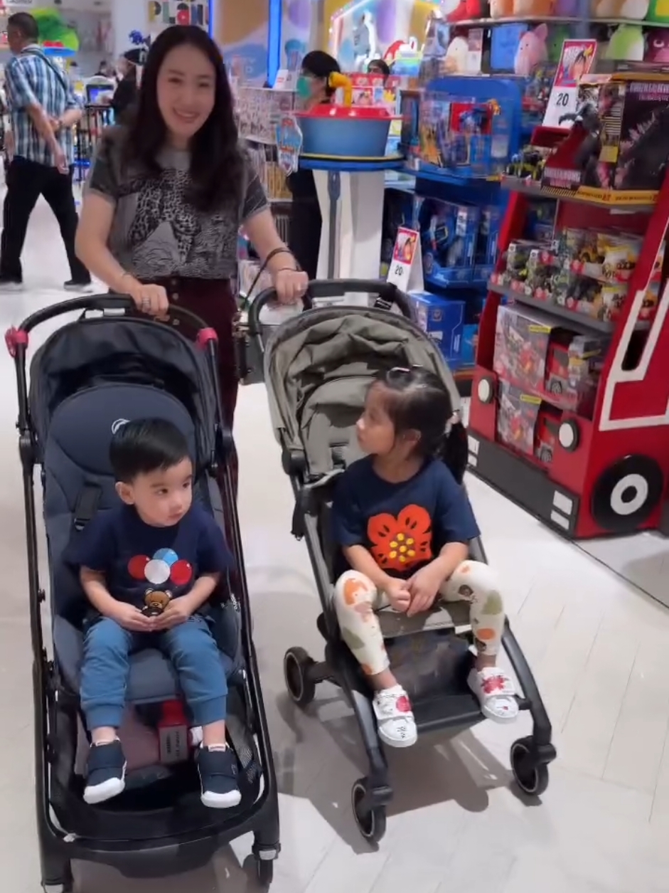 เอ็นดูน้อง อยากให้แม่ๆเข็นทั้งสองคน 😂 @ingshin21 #อุ๊งอิ๊งค์แพทองธาร #แพทองธารชินวัตร #ธิธารแพธิธาร #ธาษิณพฤจ์ธาษิณ