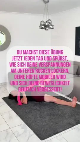 KOMMENTIERE BEWEGLICH für tägliche Übungen mit dem PATband, die deine Beweglichkeit von zuhause aus verbessern, deine Stabilität erhöhen und langfristig Schmerzen verhindern und lindern können! Ich sende dir den Link zum PATband sowie viele kostenlose Übungen auf meiner Website! Diese Übung hat viele Vorteile und lässt sich ganz einfach auf dem Boden umsetzen. Durch die Bewegung des Beines mobilisierst du deine Hüfte, den unteren Rücken und dein ISG. Das Band stabilisiert und unterstützt die Bewegung, und mit leichtem Zug nach oben erhöhst du deine aktive Beweglichkeit. Zusätzlich stärkst du dabei Arme, Rücken und Rumpf. Beginne mit nur EINER Übung wie dieser und 20 Wiederholungen je Seite , wenn du bisher Schwierigkeiten hattest, ein komplettes Trainingsprogramm durchzuziehen. Starte einfach, spüre die ersten positiven Effekte und geh dann mit mir den nächsten Schritt! KOMMENTIERE BEWEGLICH und ich sende dir alle Infos, um mit dem PATband deine Beweglichkeit und Stabilität effektiv zu steigern!