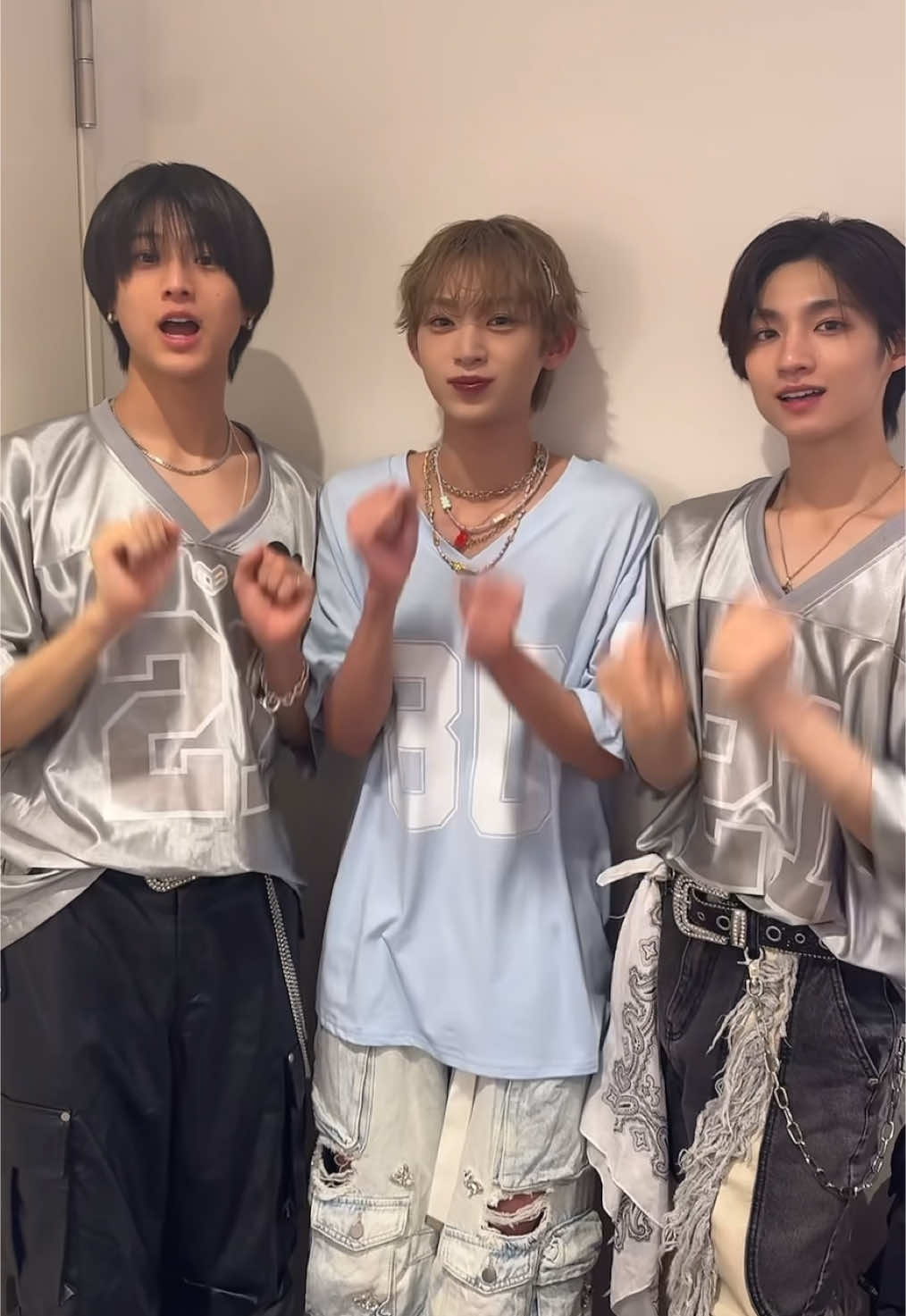 ラッキー欲しい？？ … あげなーい！！ @ICEx OFFICIAL  @シュガー  #EBiDAN #ICEx #志賀李玖 #阿久根温世 #Lienel #リエネル #近藤駿太 #dance #ダンス #踊ってみた #fyp