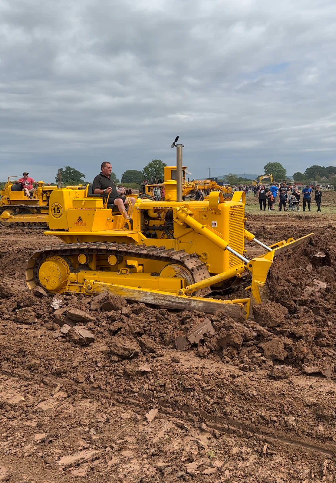 Some classic action at 2024’s Welland Steam Rally  #vintage #wellandsteamrally #construction #dozer #bulldozer #heavyequipment 