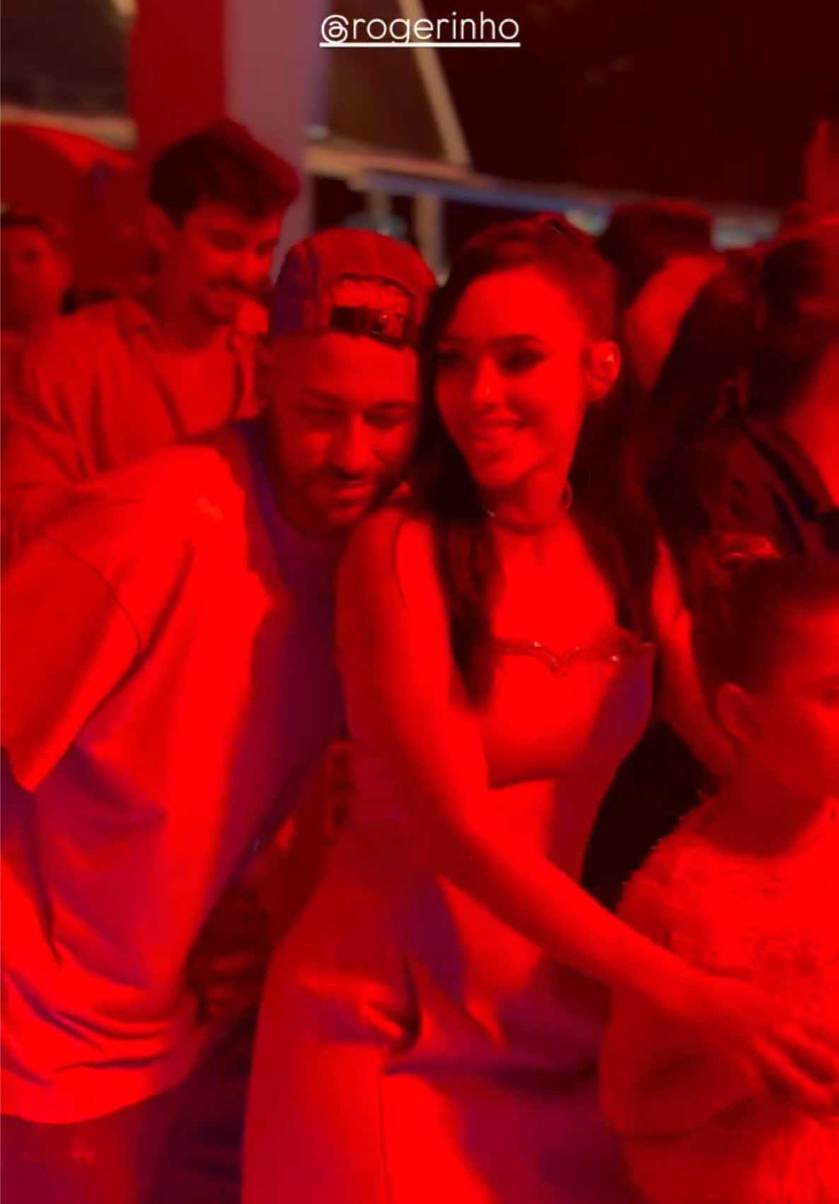 Neymar e Bruna biancardi Dancando TBT 🔥 Zerei o gameeeeeeee haha  1 Ano da Mavie🎉 #neymar #brunabiancardi #mavie #rogerinho #tbt #dancinha 