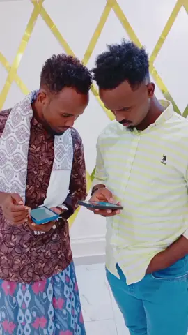 Aniga iyo wllkey captan muktar  oo idin leh have agood night 