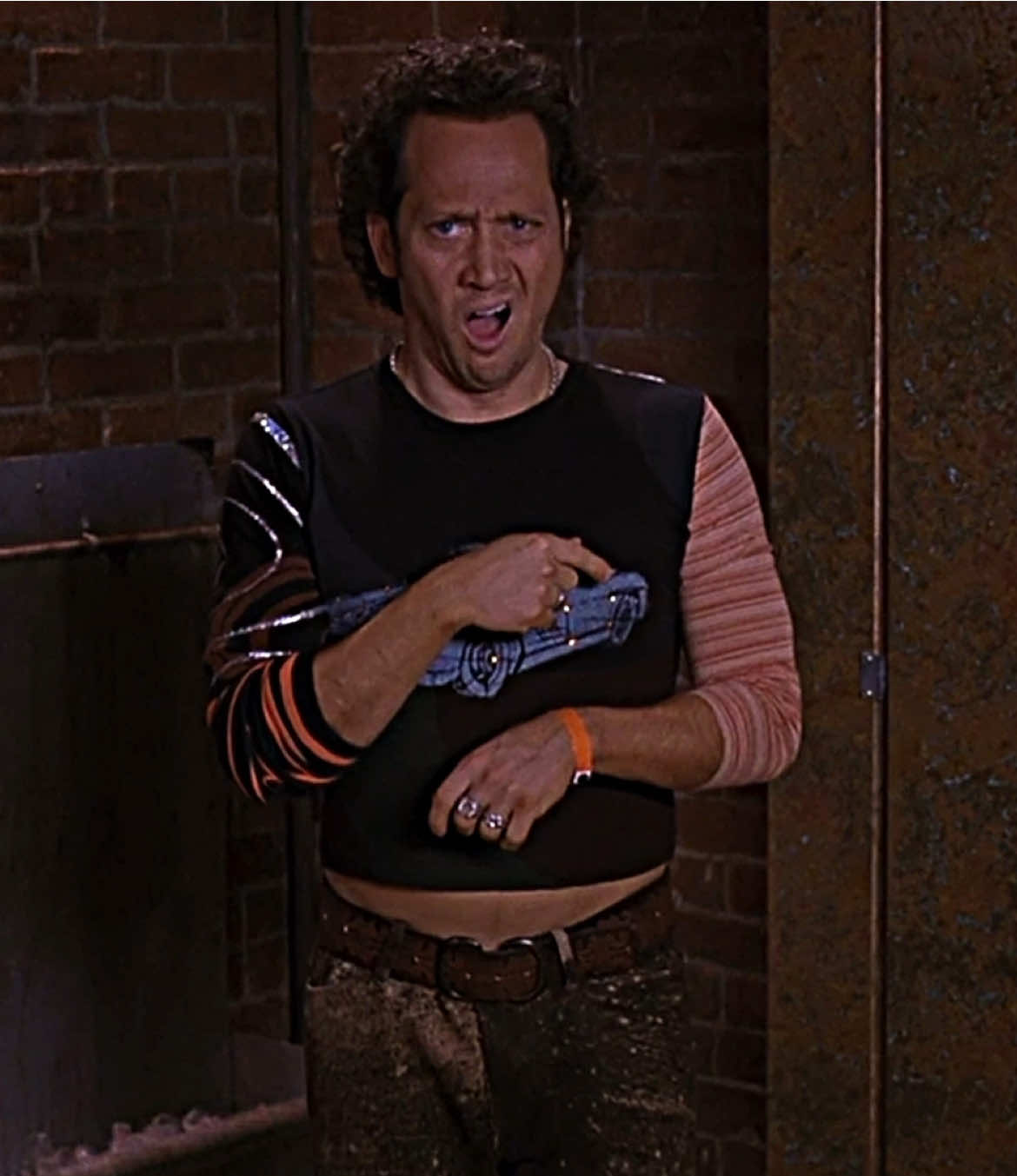 Necesito ir al tocador amigas 🙄💅🏻                                                          #movie #estenoesmicuerpo #fyp #peliculas #girls 