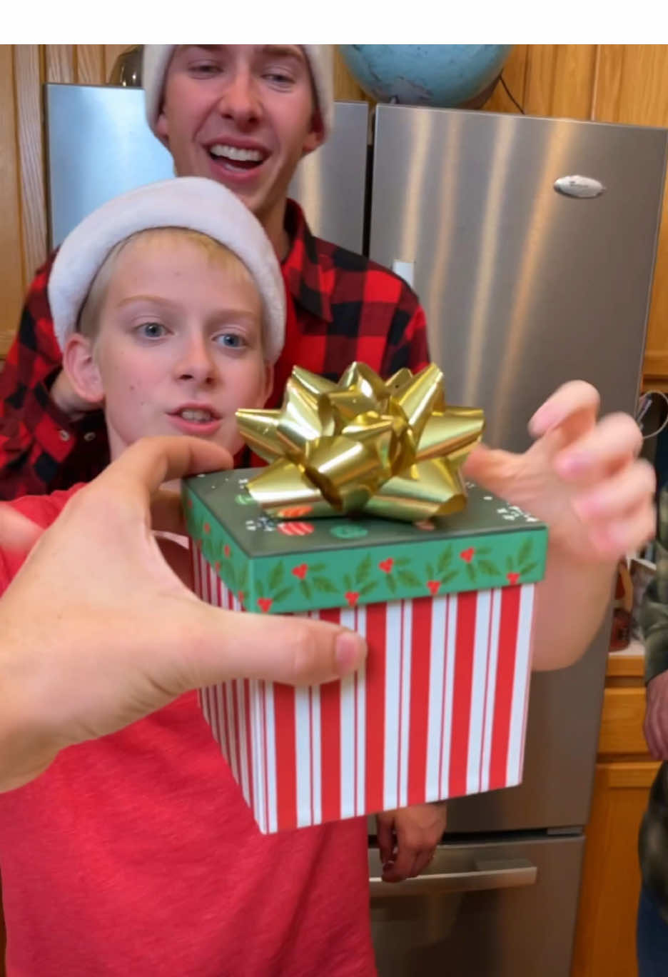 The Christmas Bow Memory Game 🎁 #fyp #christmas #family #dad #partygame #challenge #holiday #DIY #game 