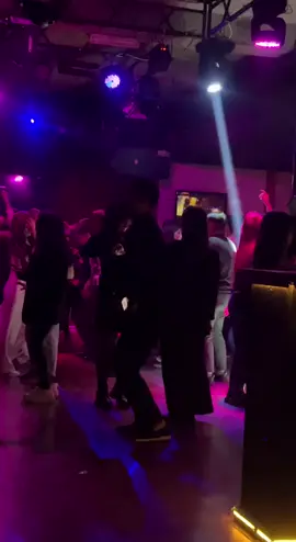 Друзья, завтра начинается уикенд, и мы приглашаем вас в @aragosta.almaty ! Окунитесь в атмосферу ярких танцев и незабываемых моментов 💃🍸  Ждем вас на нашей вечеринке — вместе сделаем этот уикенд по-настоящему жарким!🔥 • Ежедневно танцпол, за пультом DJ По выходным: DJ_SITO//GO-GO//ФОТООТЧЁТ       Наш адрес: 📍 ул. Жамбыла, 129                                  #aragosta #арагостаалматы😍🔥 #рек #fypシ 