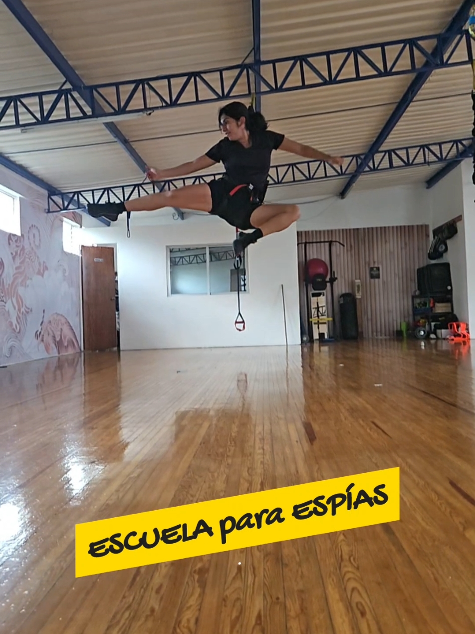 Dile ¡Hola! a tu nueva manera de entrenar. . . Agenda tu clase prueba 🕵🕵‍♀️✅️#enjoy #karikarinne #karicoach #bungeefitness #cdmx #entrenamiento #estudiofitness #workout #training #bungeeworkout #havefun  #escuelaparaespias #trxworkout #functionaltraining #reto #intensidad #getfit #getstrong 