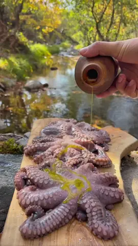 Grilled octopus in the original natural way 🐙🪵🔥💦🌲🌿🌨 #outdoorcooking #asmrcooking #leon #Recipe #naturecooking #camping #foodtiktok #asmrvideo 