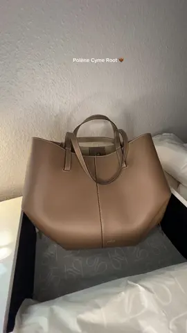 I‘m in love.  #polene #poleneparis #polenecyme #polenebag #wurzel #root #unitasche #fashion @polene_paris 
