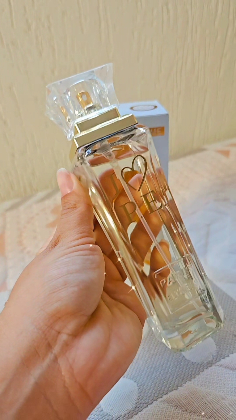 I Love da Paris Elysees é um perfume delicado e envolvente 🔥✨ Já sigam nosso Instagram @notasdeluxo e fique por dentro das resenhas 😘 #pariselysees #ilove #perfumefeminino #perfumeimportado 