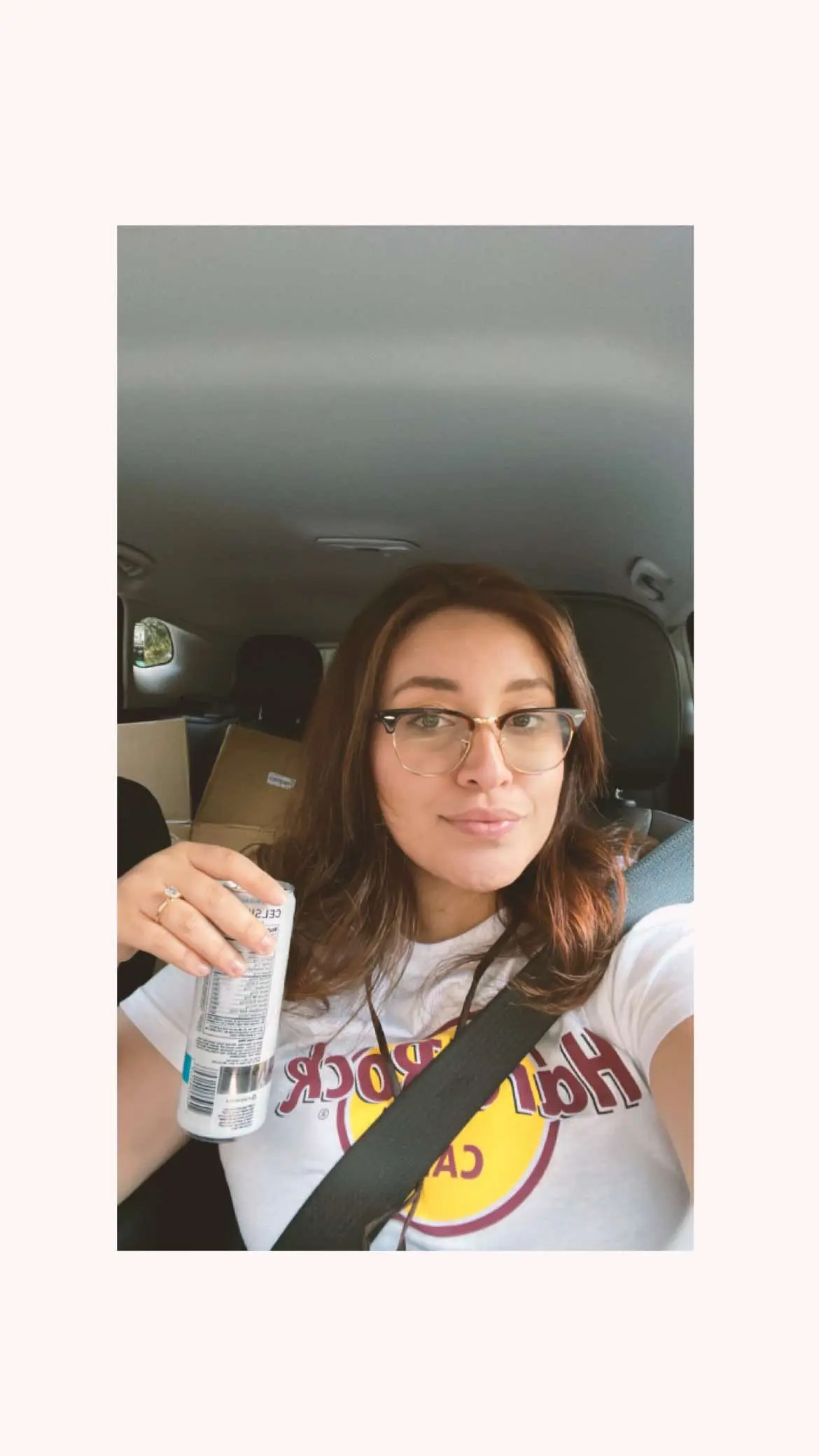 Mais um final de semana normal por aqui 🫶🏼✨ . . . . . . . . . . . #HardRockCafe #HardRockCafeNewYork #HRC #NYC #ATL #Atlanta #ATLBlogger #Georgia #PeachState #Aupair #AupairLife #VidaDeAupair #VidaNosEua #BrasileirosNosEua #AupairBrasileira #Celsius #CelsiusEnergy #CelsiusEnergyDrink #HardRockCafeShirt 