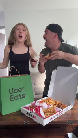 No solo el Coronel Sanders tiene su receta secreta, aquí te dejo la mía para que disfrutes los mejores partidos desde tu casa con @KFC_MX solo por @UberEnEspañol 