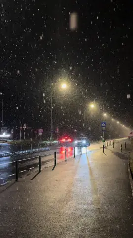 Ninge ca-n povești în Poiana Brașov! ❄️❄️❄️❄️❄️❄️❄️❄️❄️ #snow #zapada #brasov #winteriscoming #2024 #romania #reels #tripadvisor #viral #travel #visitbrasov #europe #fyp #poianabrasov #ninge 