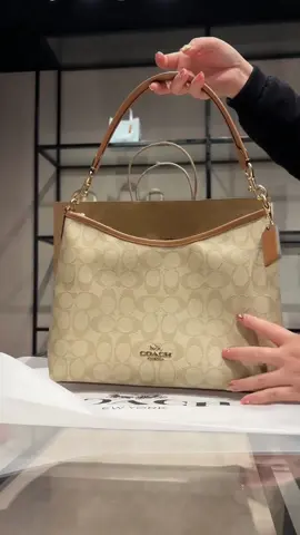 🧸 พิกัดหน้าโปรไฟล์ค่ะ  𝐻𝑎𝑠ℎ𝑡𝑎𝑔𝑠  #กระเป๋าcoach #coachbag #coach #coachthailand #coachแท้ #รีวิวกระเป๋าแฟชั่น #กระเป๋าแบรนด์ #กระเป๋าแบรนเนมด์ #กระเป๋าหนัง #กระเป๋าแบรนด์แท้ #แบรนด์เนม #กระเป๋าถือ #กระเป๋าสวยๆ #กระเป๋าmk #สินค้าแบรนด์เนม #ของขวัญ #ของขวัญวันเกิด #ของขวัญให้แฟน #ของขวัญวันเกิดแฟน #กระเป๋าแบรนด์เนม #กระเป๋าผู้หญิง #กระเป๋าผู้ชาย #กระเป๋าสะพายไหล่ #กระเป๋าสะพายข้างผู้หญิง #toryburch #กระเป๋าtoryburch #กระเป๋าtoryburchแท้ #toryburchthailand   @𐙚 𝐻𝑜𝑢𝑠𝑒𝑜𝑓𝐺𝑙𝑎𝑚 ˚  @𐙚 𝐻𝑜𝑢𝑠𝑒𝑜𝑓𝐺𝑙𝑎𝑚 ˚  @𐙚 𝐻𝑜𝑢𝑠𝑒𝑜𝑓𝐺𝑙𝑎𝑚 ˚ 