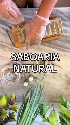 As diferencas entre sabonete NATURAL para um sabonetr artesanal decorativo. Voce ja sabia?  #saboarianatural #saboneteartesanal #cosmeticosnaturais #videossatisfatorios 